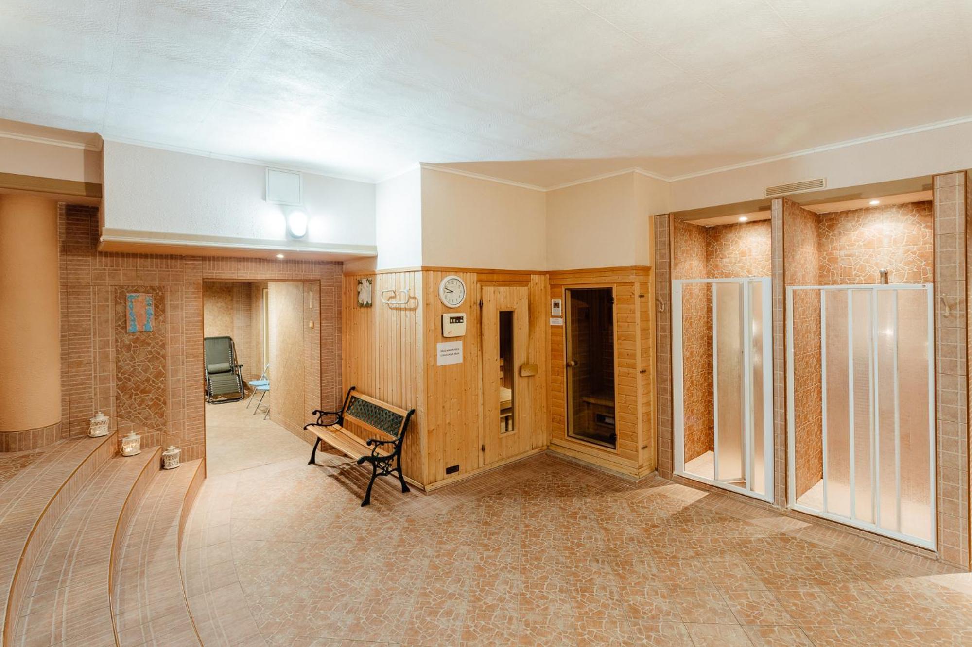 Hotel Sachticka บันสกาบิสตรีตซา ภายนอก รูปภาพ